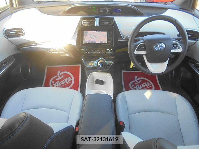 Toyota PRIUS 2016-08 238939-1
