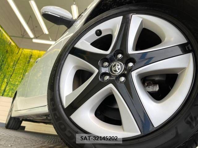 Toyota PRIUS 2016-06 282951-12