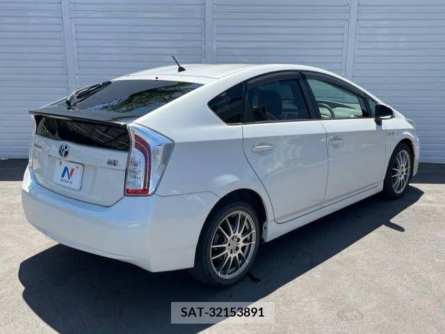 Toyota PRIUS 2014-09 322063-17