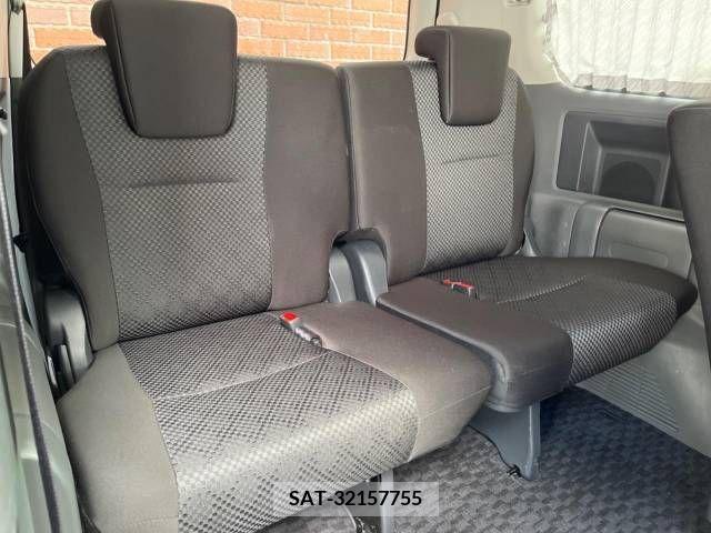 Toyota NOAH 2010-02 365149-11