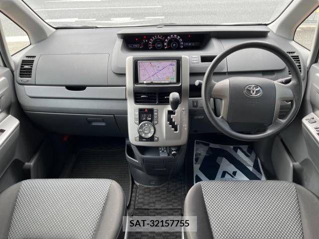 Toyota NOAH 2010-02 365149-1