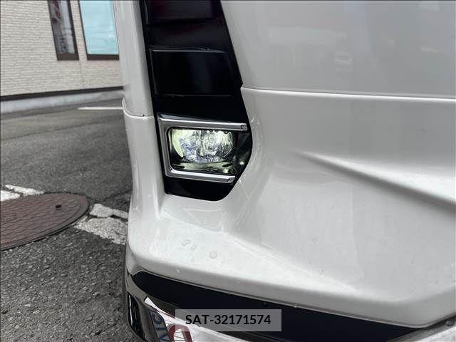 Toyota NOAH 2020-07 279482-22