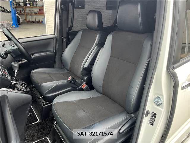 Toyota NOAH 2020-07 279482-6