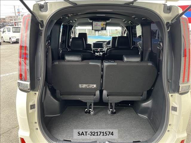 Toyota NOAH 2020-07 279482-9