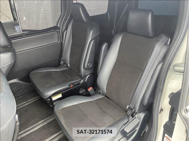 Toyota NOAH 2020-07 279482-7