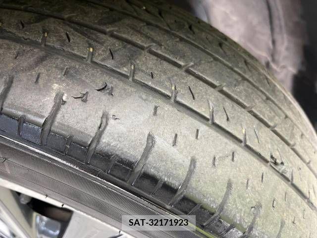 Toyota NOAH 2019-01 385563-7