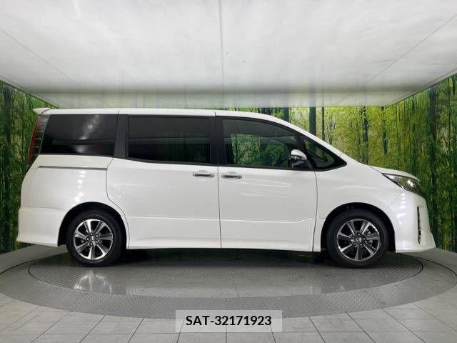Toyota NOAH 2019-01 385563-13