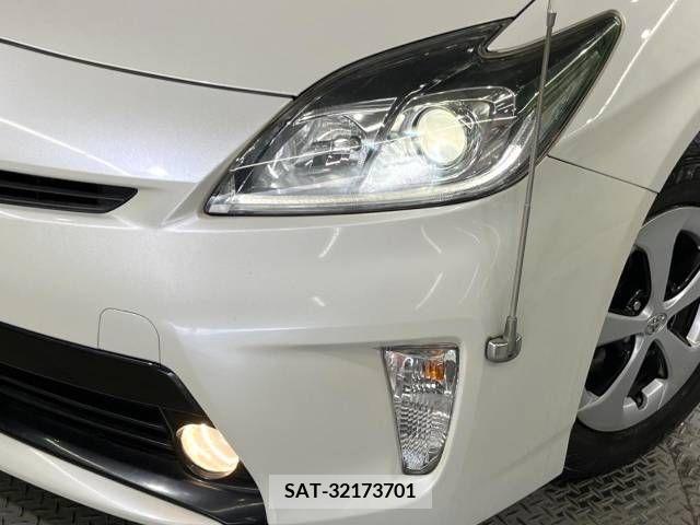 Toyota PRIUS 2015-10 322061-12