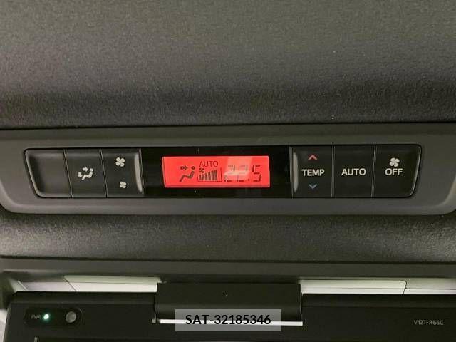 Toyota VOXY 2017-12 370419-7