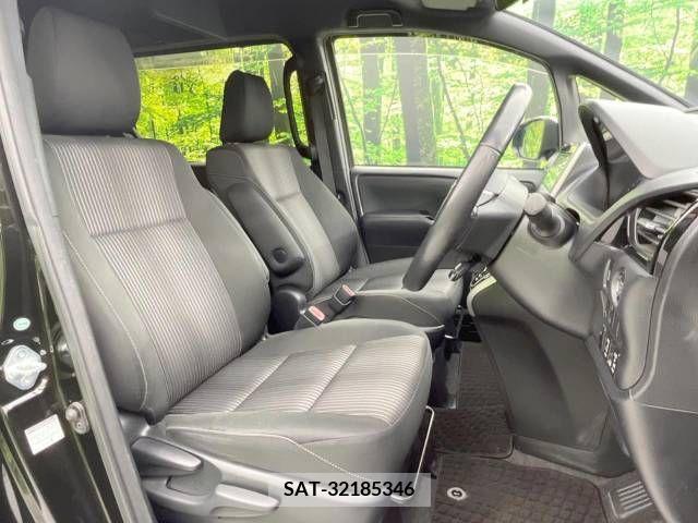 Toyota VOXY 2017-12 370419-11