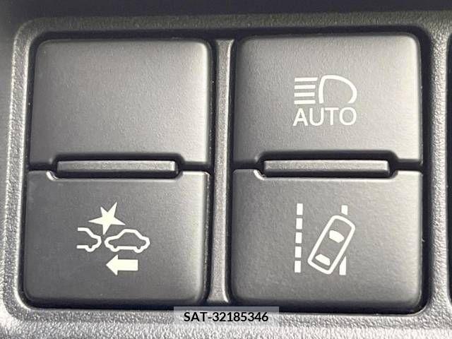 Toyota VOXY 2017-12 370419-4