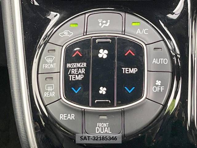 Toyota VOXY 2017-12 370419-9