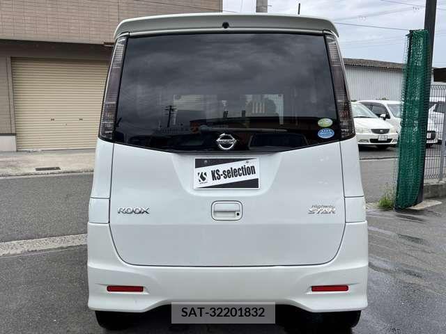 Nissan ROOX 2010-08 334249-4