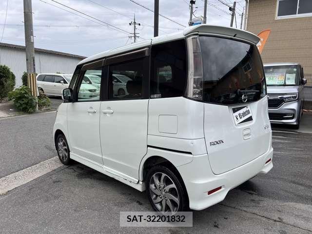 Nissan ROOX 2010-08 334249-9