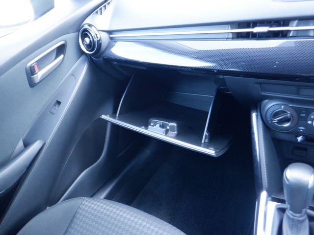 Mazda DEMIO 2019-07 23069-6