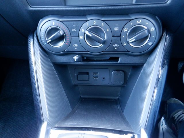 Mazda DEMIO 2019-07 23069-8