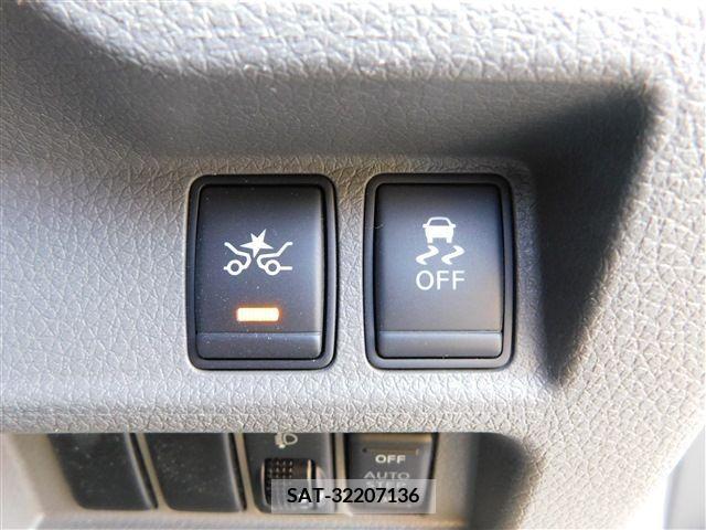 Nissan NV350 Caravan 2018-04 365581-18