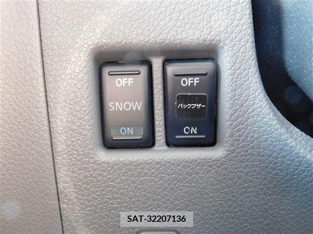 Nissan NV350 Caravan 2018-04 365581-17