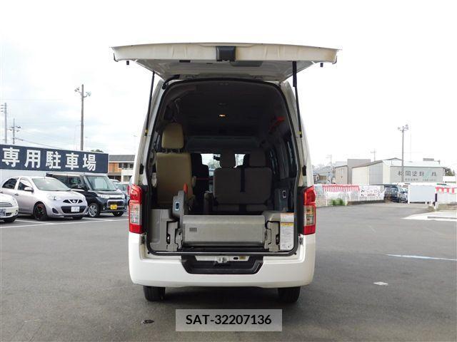 Nissan NV350 Caravan 2018-04 365581-4