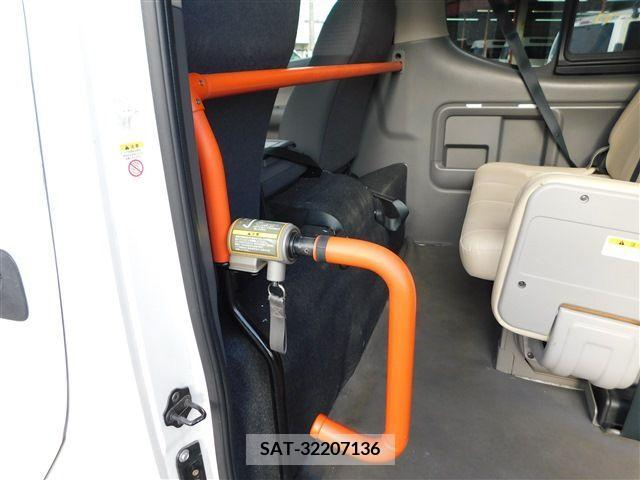 Nissan NV350 Caravan 2018-04 365581-29