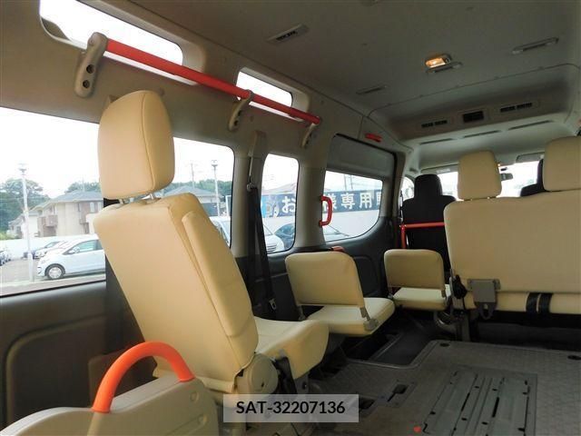 Nissan NV350 Caravan 2018-04 365581-13