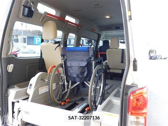 Nissan NV350 Caravan 2018-04 365581-12
