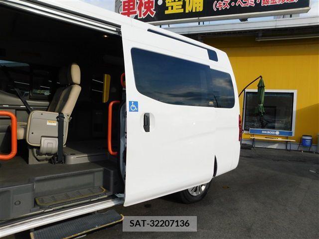 Nissan NV350 Caravan 2018-04 365581-27