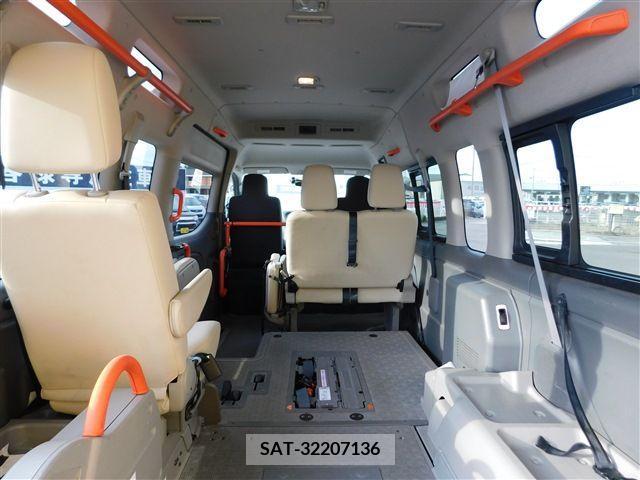 Nissan NV350 Caravan 2018-04 365581-10