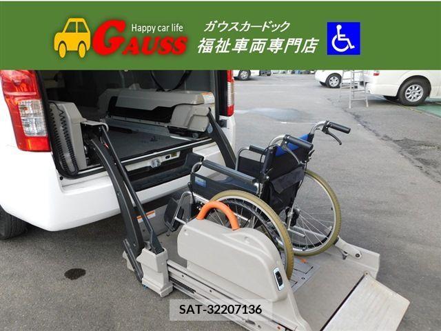 Nissan NV350 Caravan 2018-04 365581-1