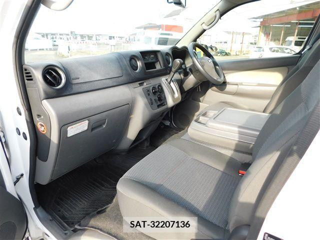 Nissan NV350 Caravan 2018-04 365581-26