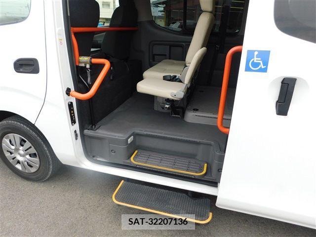Nissan NV350 Caravan 2018-04 365581-23