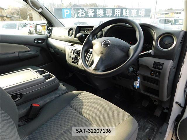 Nissan NV350 Caravan 2018-04 365581-22