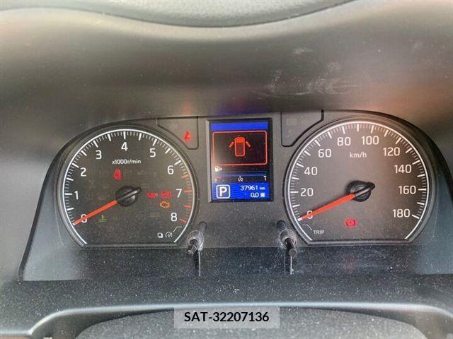 Nissan NV350 Caravan 2018-04 365581-21