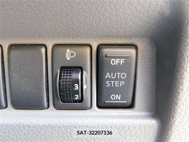 Nissan NV350 Caravan 2018-04 365581-19