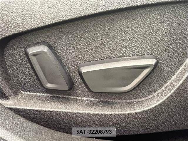 Renault CAPTUR 2021-08 337925-9