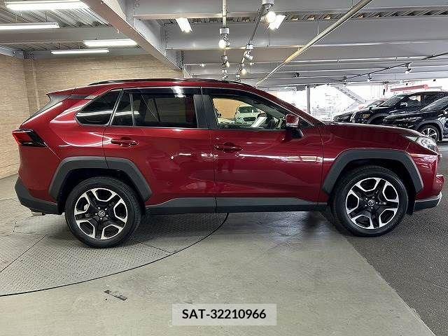 Toyota RAV4 2019-05 282822-17
