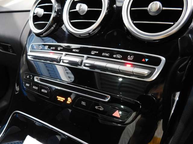 Mercedes Benz C-CLASS 2018-08 22209-8