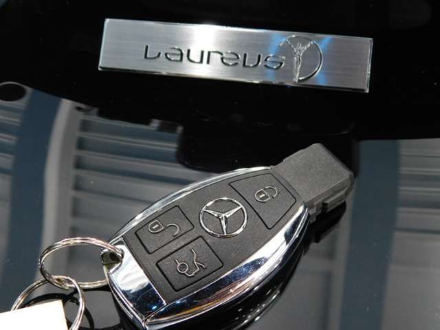 Mercedes Benz C-CLASS 2018-08 22209-7