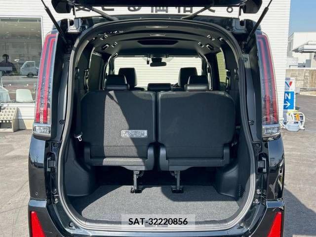 Toyota NOAH 2020-11 279550-13