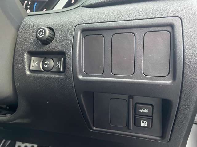 Lexus IS 2005-12 5698-17