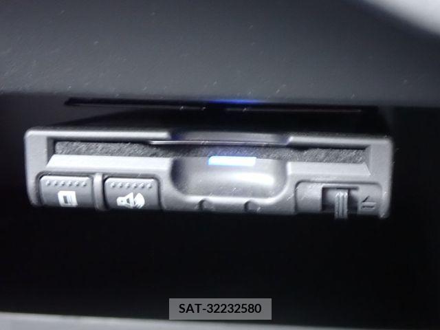 Nissan NOTE 2019-04 334838-7