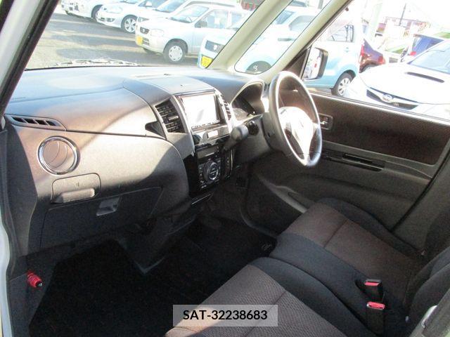 Nissan ROOX 2011-06 202247-3