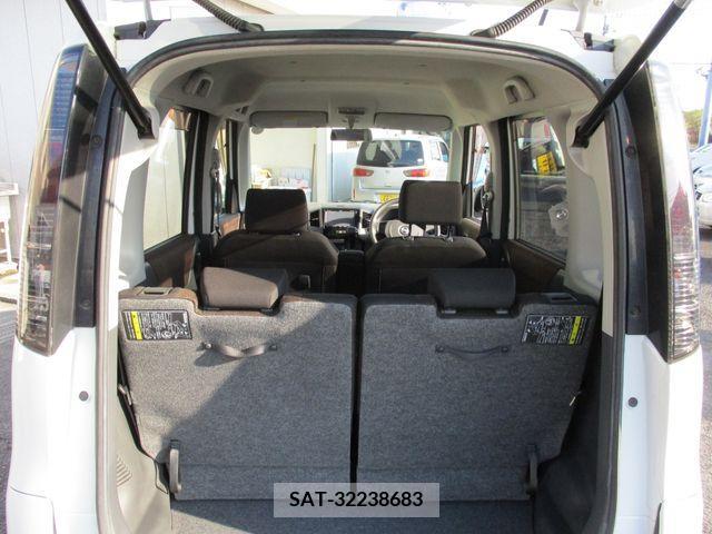 Nissan ROOX 2011-06 202247-9