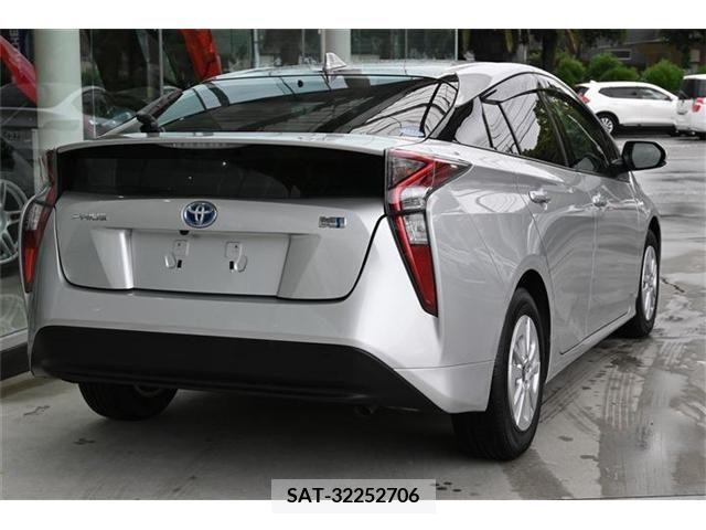 Toyota PRIUS 2018-05 385926-4