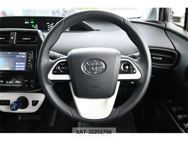 Toyota PRIUS 2018-05 385926-11