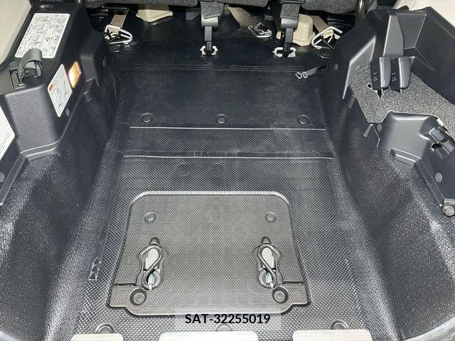 Toyota SIENTA 2017-02 285004-2