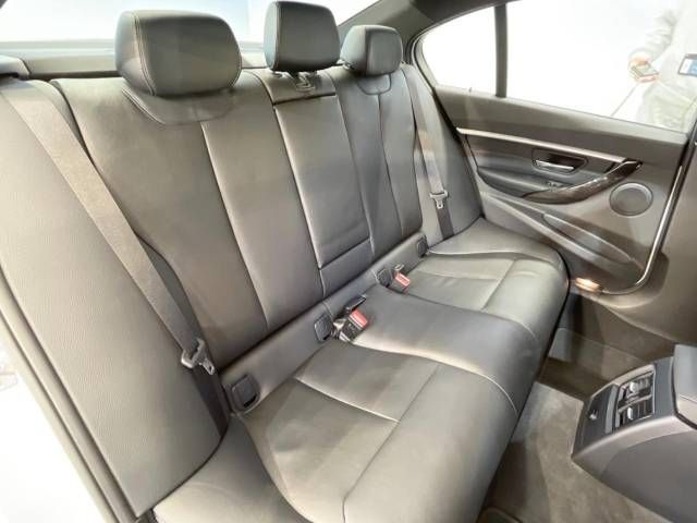 Bmw 3 SERIES 2018-03 182344-9