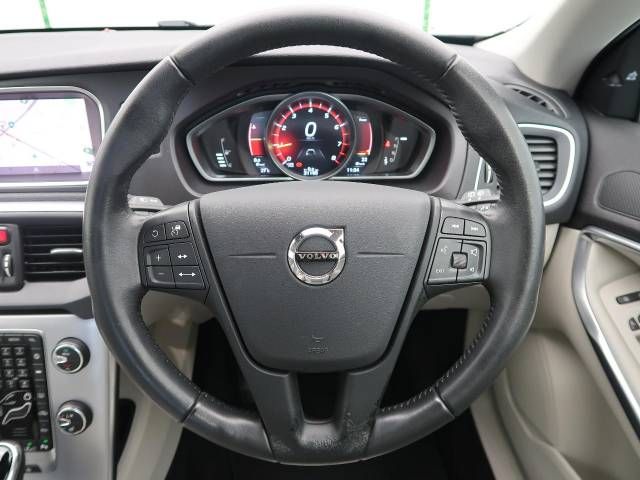 Volvo V40 2019-10 186782-9