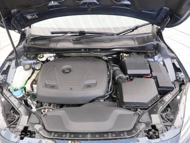 Volvo V40 2019-10 186782-19