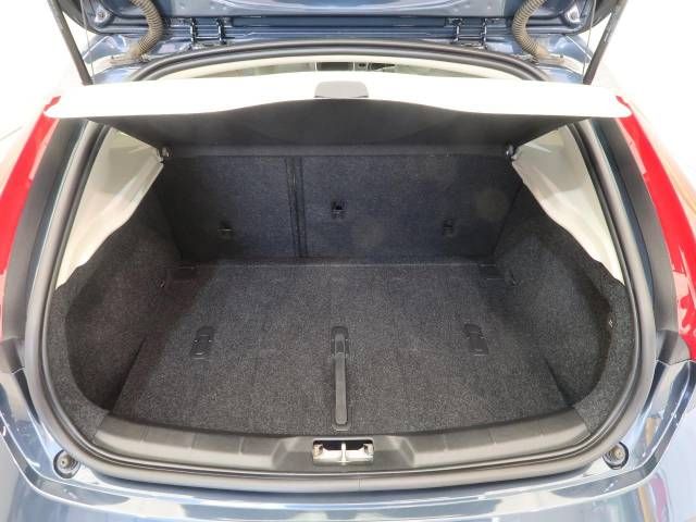 Volvo V40 2019-10 186782-12